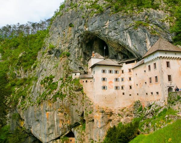 El Castillo de Predjama es uno de los más fascinantes del mundo. (iStock)
