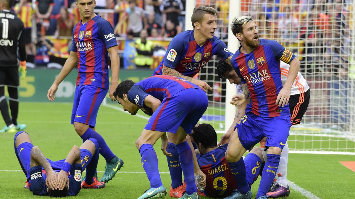 El escandaloso final en la victoria del Barcelona, con Messi a los ... - Infobae.com