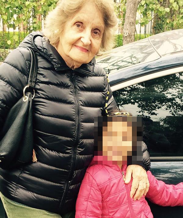 Nené hoy tiene 83 años y es la abuela “adorada por todos”. En la foto con Clarita, su nieta