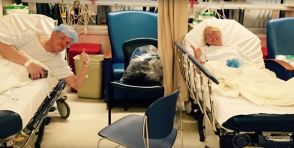 Dempsey y Krueger, en el Hospital de la Universidad de Illinois. La operación duró ocho horas y no presentó complicaciones