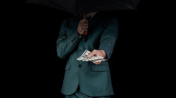 Los casos de corrupción y deshonestidad aparecen en muchos ámbitos de la vida (iStock)