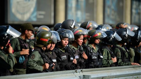 Las Fuerza Armada Nacional Bolivariana declaró su “lealtad incondicional” a Nicolás Maduro (AFP)