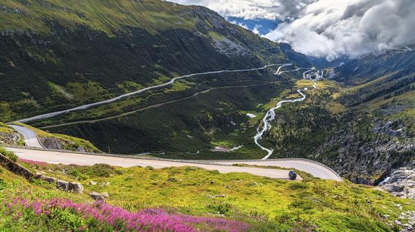 Una de las mejores rutas de Europa que recorre los más pintorescos escenarios de los Alpes (iStock)