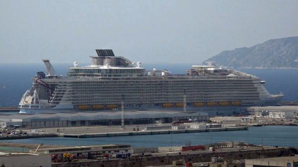 El buque tiene una capacidad para 6.780 pasajeros y 2. 394 personas de tripulación (AP)