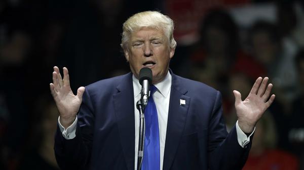 El presidente Macri admitió en varias oportunidaes que tuvo una “muy intensa relación” con el candidato republicano, pero que prefiere a Hillary (AP)