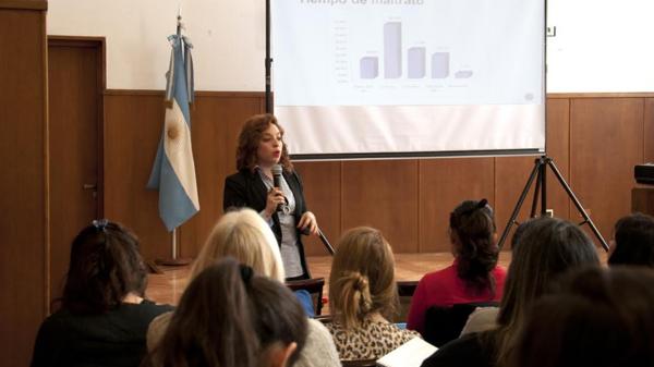 La doctora Nicole Neiman, en una jornada de capacitación en Buenos Aires
