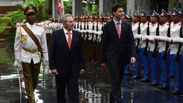Justin Trudeau fue recibido por Raúl Castro pero no por Fidel (AP)