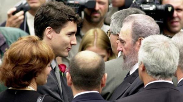 En los funerales del Pierre Elliot Trudeau en el año 2000 en Montreal, Fidel Castro consoló al joven Justin ante las cámaras