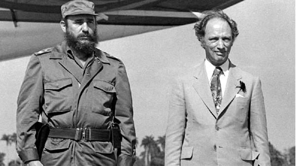 Fidel Castro junto a Pierre Elliott Trudeau en 1976 (AFP)