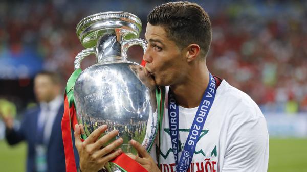 Cristiano Ronaldo ganó este año la Eurocopa con Portugal (AP)