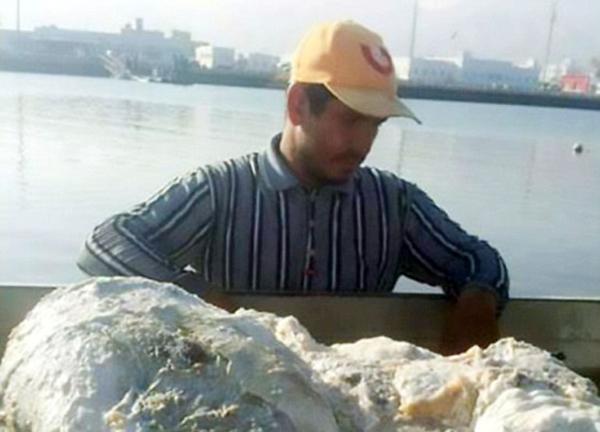 El pescador logr capturar 75 kilos de mbar gris, lo que equivale a ms de 2 millones de dlares