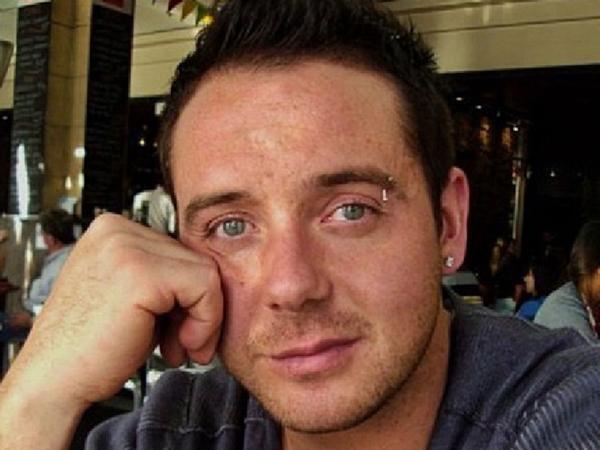 A Apollo Papadopoulos, de 35 años, los médicos intentaron resucirtarlo durante varios minutos. Fue en vano