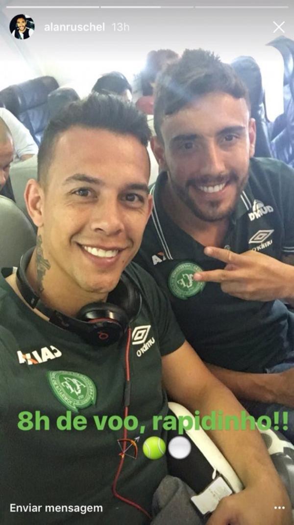 La foto que publicó en las redes el brasileño Alan Ruschel antes de la partida del avión