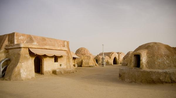 Dunas de arena están avanzando sobre el set de Star Wars, por lo que en el futuro cercano es probable que quede completamente enterrado