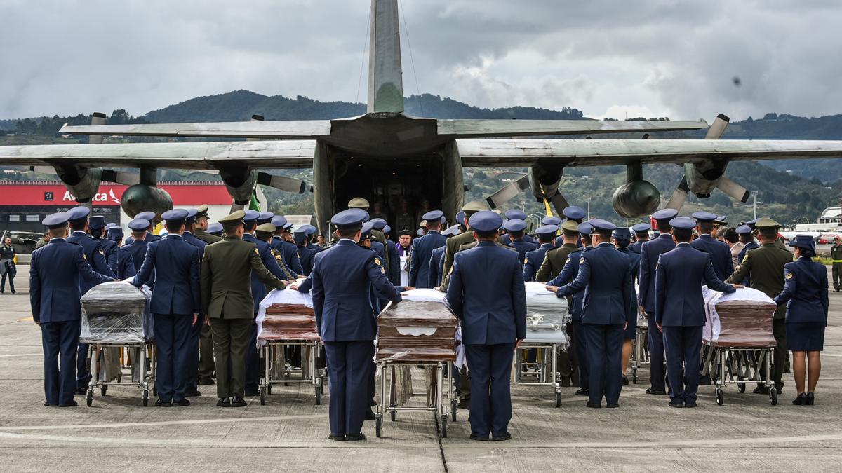 Con un homenaje militar en la base aérea de Rionegro, partieron ... - Infobae.com
