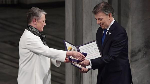 Santos se mostró agradecido y dedicó el premio a todos los colombianos (AFP)