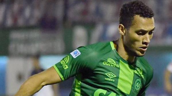 El zaguero de 31 años sueña con volver a ponerse la camiseta del Chapecoense