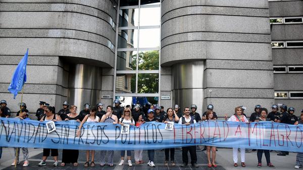 Mientras se hacía la entrevista, en la puerta de la Cancillería había una manifestación para pedir la liberación de Milagro Sala (Nicolás Stulberg)