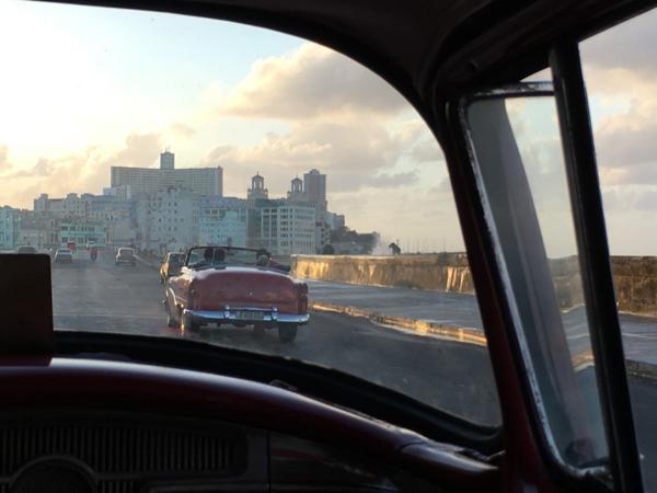 El Malecón habanero se encuentra en La Habana, Cuba. Es una amplia avenida de seis carriles y un larguísimo muro que se extiende sobre toda la costa norte de la capital cubana a lo largo de 8 km (Twitter: OpyMorales)