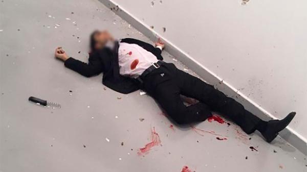 El cuerpo sin vida de Mevlüt mert Alt?nta? tras enfrentarse con las fuerzas de seguridad de Ankara