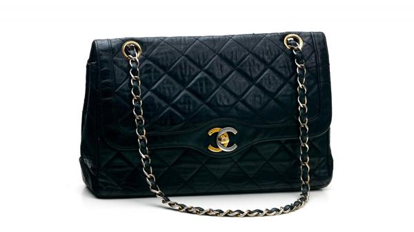 Creada en el año 2010 por Karl Lagerfeld, la Chanel Boy fue concebida con una personalidad definida