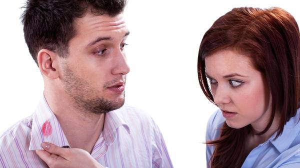 Los más jóvenes son más propensos a cometer una infidelidad que los mayores (iStock)