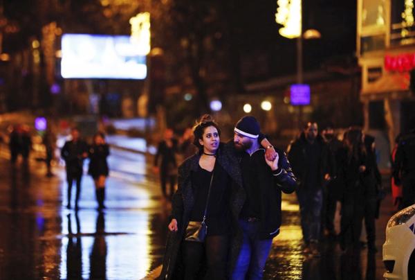 El ataque en la discoteca “Reina” dejó un saldo de al menos 39 muertos y 69 heridos (AP)