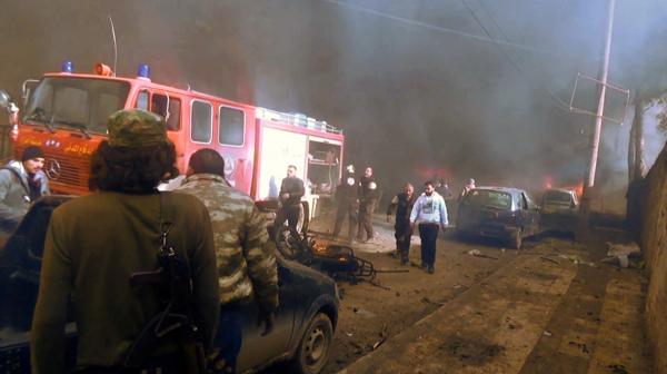 Además, decenas de personas resultaron heridas por la explosión (AFP)