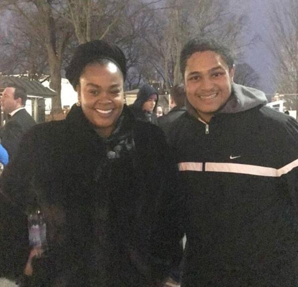 Jill Scott también posó para una foto mientras se dirigía a las festividades de la Casa Blanca