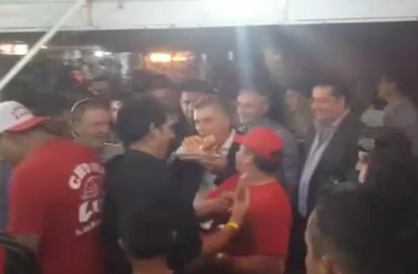 Macri comiendo en Jesús María
