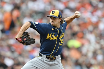 Robert Gasser abrirá por los Milwaukee Brewers. (Foto AP/Gail Burton)