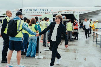 La Selección de República Checa fue escoltada desde el aeropuerto al hotel por patrullas estatales y federales en Jalisco. (X/ @ceskarepre_eng)