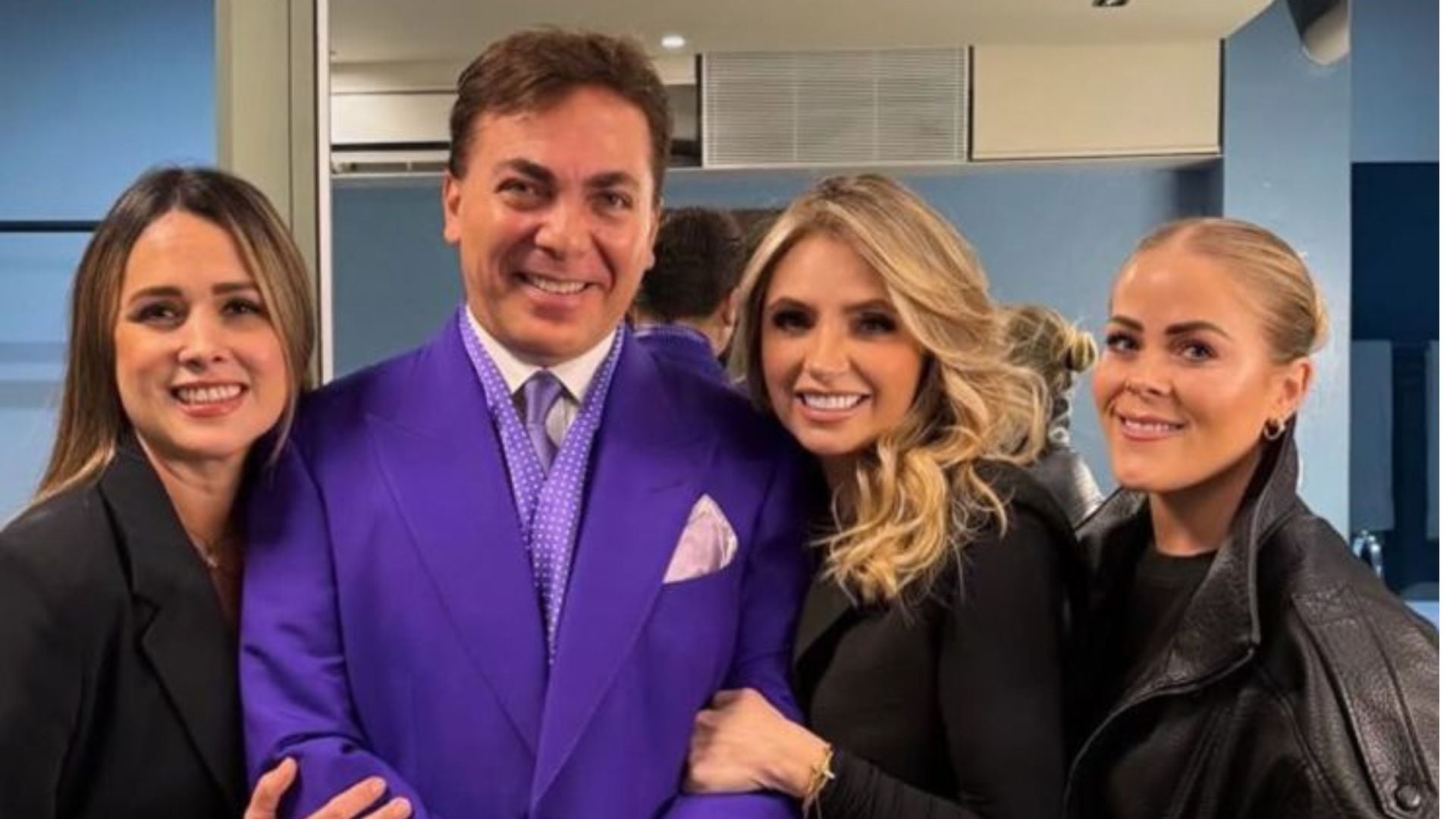 Una fotografía familiar tras el concierto de Cristian Castro en el Auditorio Nacional destaca la unión entre Sofía Castro, Angélica Rivera y el cantante.(RS)