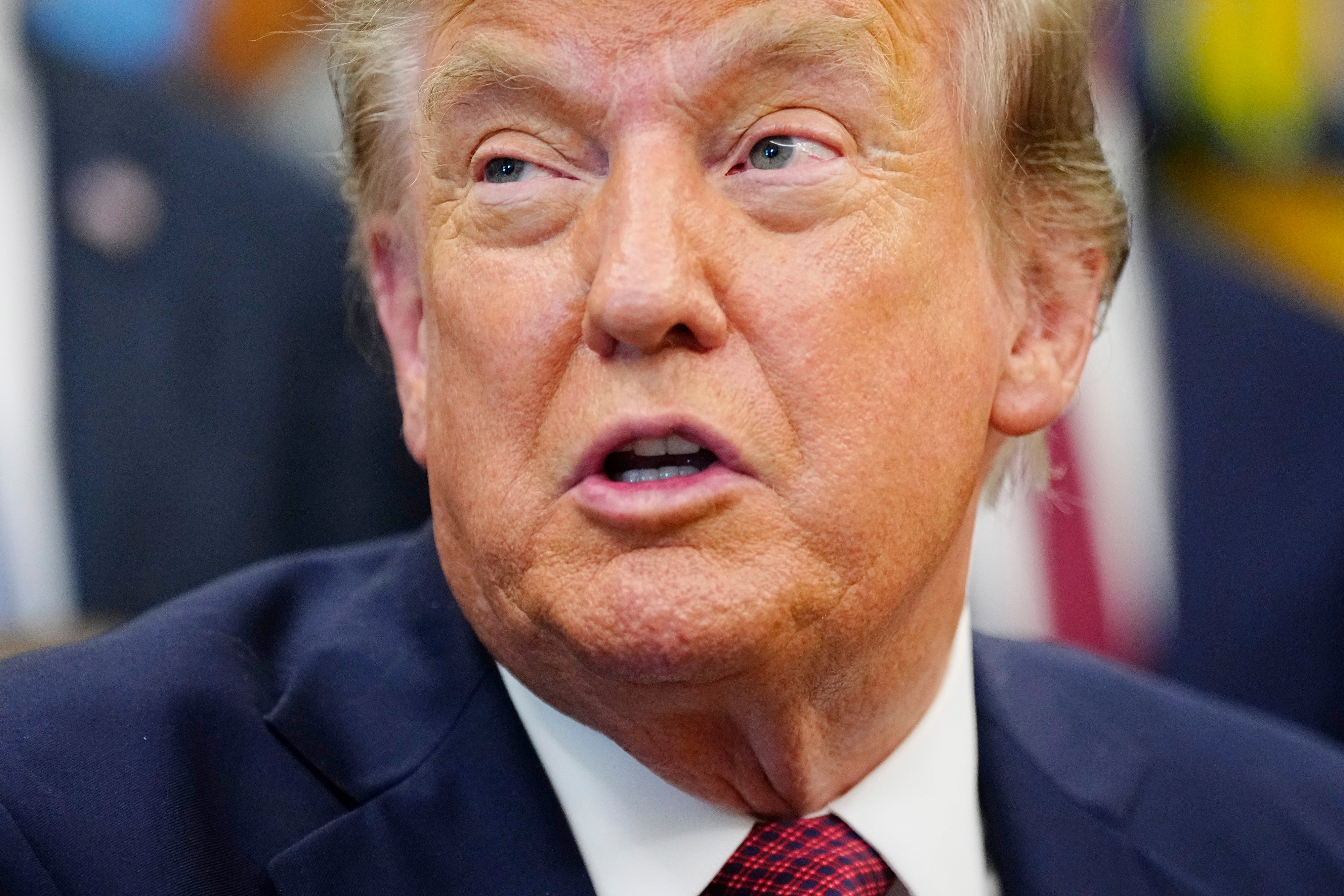 El presidente de Estados Unidos, Donald Trump, durante una reunión en el Despacho Oval de la Casa Blanca (EFE/Bonnie Cash/Archivo)