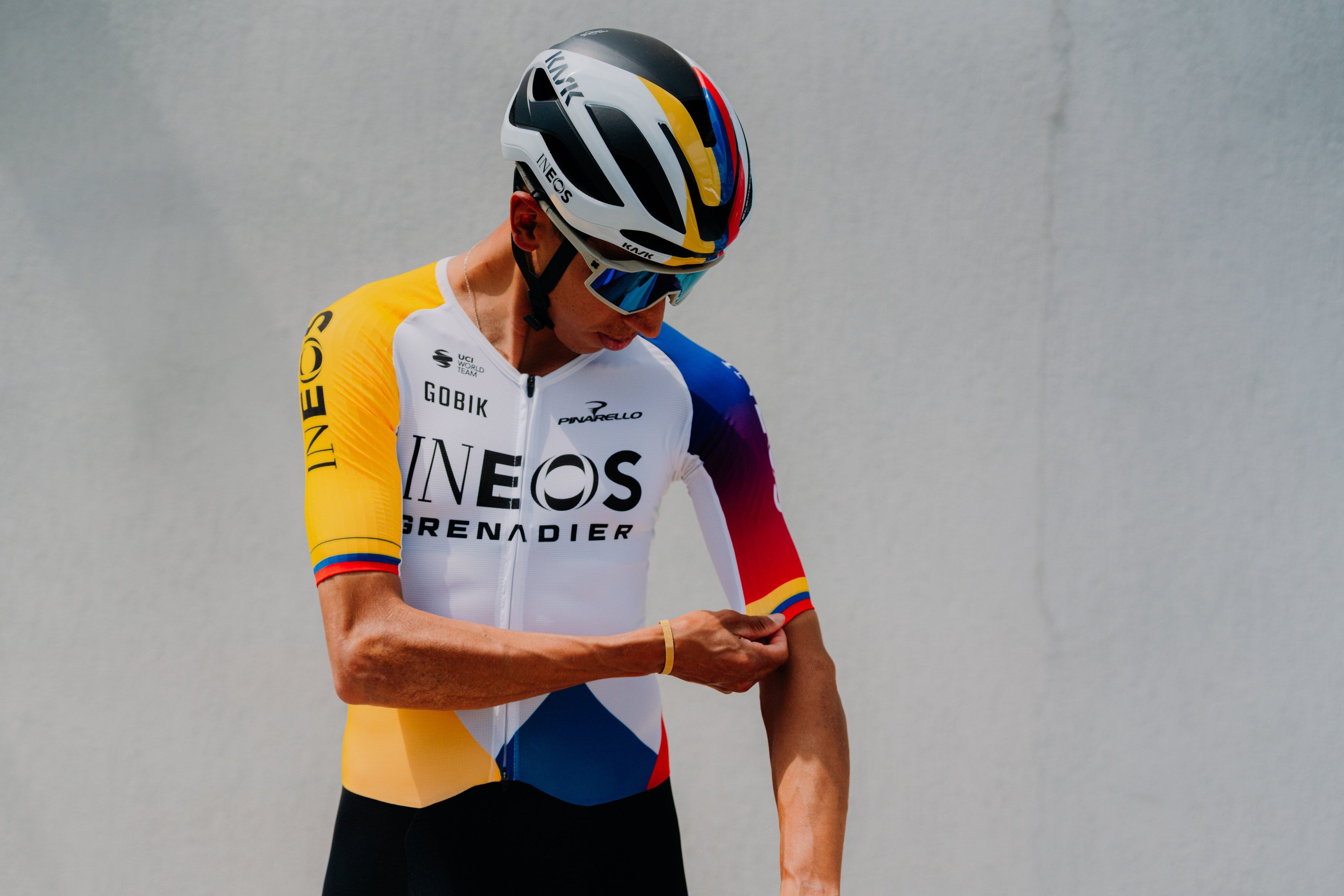 Bernal liderará la escuadra junto al neerlandés Thymen Arensman y siendo campeón de los Campeonatos Nacionales de Ciclismo - crédito @INEOSGrenadiers / X