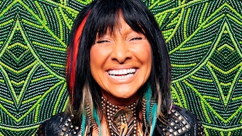 La caída de una ganadora del Óscar: la controversia que rodea a Buffy Sainte-Marie