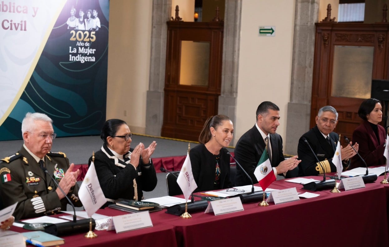 El reporte del Wall Street Journal sobre una reunión en Palacio Nacional expone la fricción entre la cooperación con Washington y la presión política interna que enfrenta el gobierno de Claudia Sheinbaum ante acusaciones de corrupción. Crédito: Rosa Icela Rodríguez