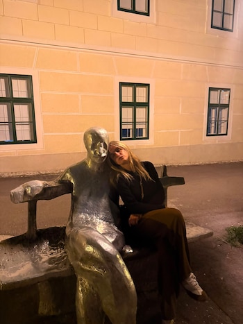 El álbum de Instagram de Mariana Fabbiani incluyó salidas nocturnas, una cena en restaurante y escenas urbanas en una ciudad europea