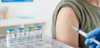 El principal síntoma de parotiditis es la inflamación de las glándulas parótidas, acompañada de fiebre y dolor articular. (Visuales IA)