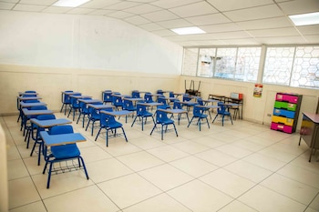 Las escuelas renovadas cuentan con espacios adaptados e inclusivos como parte del plan impulsado por el Gobierno./(Dos escuelas por día)
