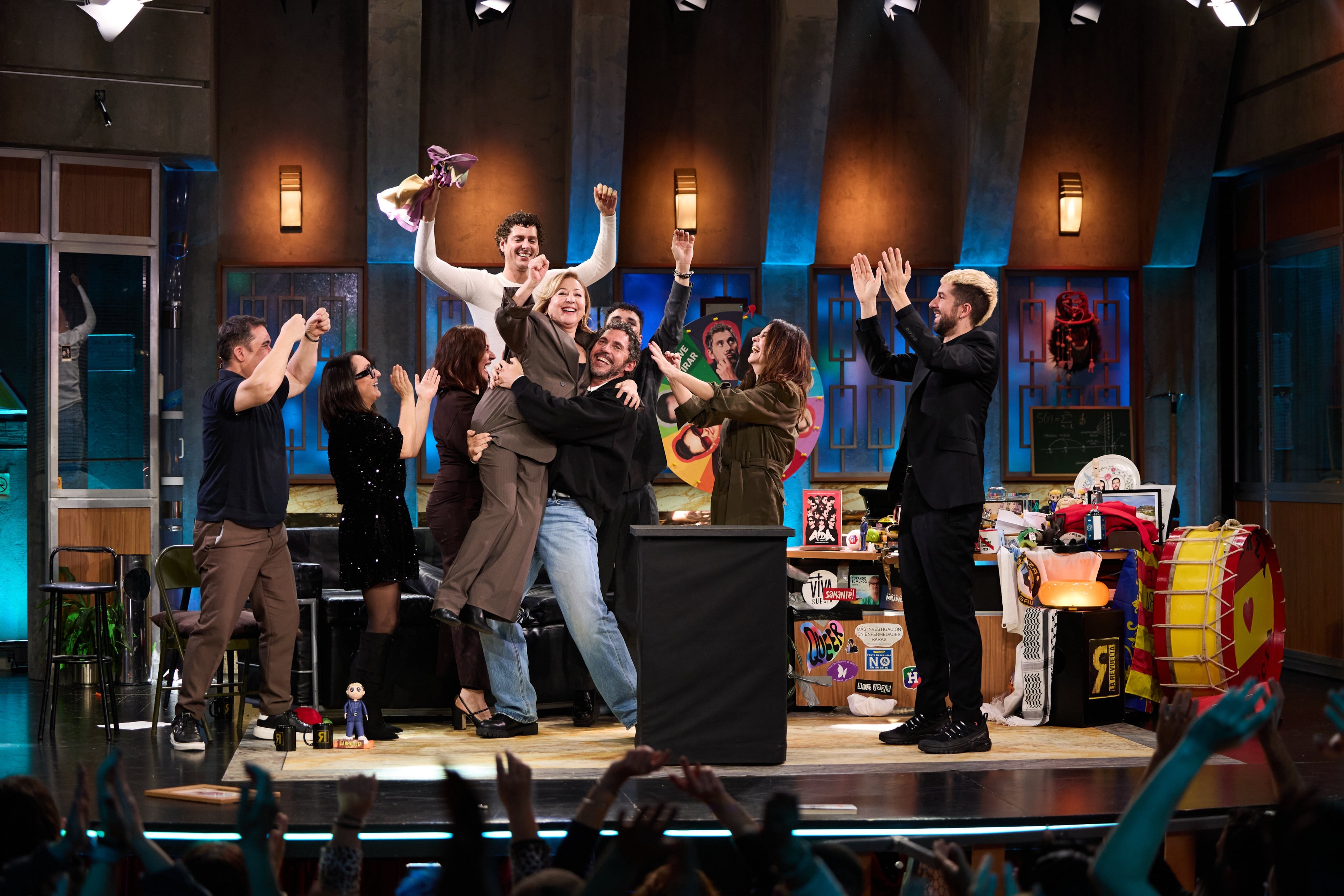 La Revuelta reúne al elenco de ‘Aída’ entre confidencias y la insólita historia de la tarta de marihuana