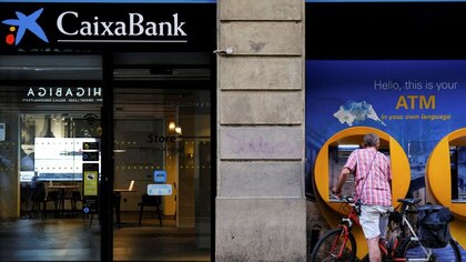 Los bancos disparan las comisiones hasta los 240 euros y algunos las duplican en un año