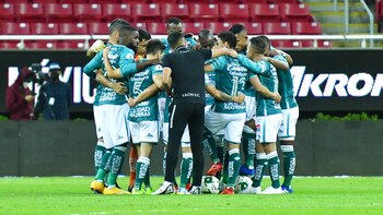 Mientras la afición de Pumas