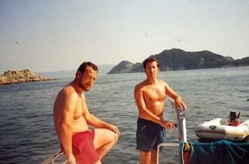 Marcial Dorado junto a Alberto