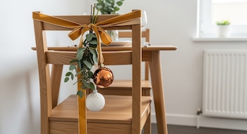 Composiciones festivas sobre muebles auxiliares