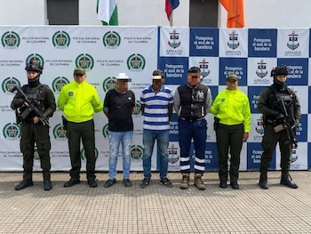 La Fuerza Naval del Pacífico capturó en Medellín, Apartadó y Turbo a cuatro presuntos integrantes de una red que enviaba cocaína a Estados Unidos y Europa - crédito Armada de Colombia