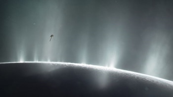 Encélado, la luna de Saturno, abre nuevas perspectivas en la búsqueda de vida en el espacio