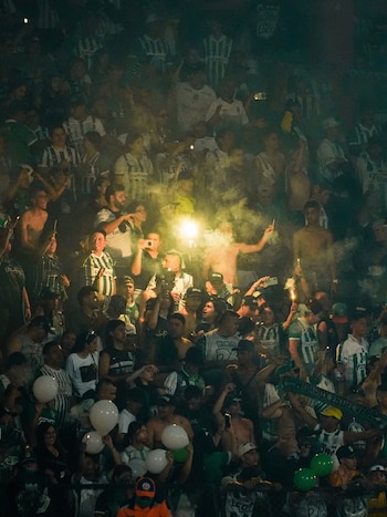 El hincha afirmó que su pareja es su primer amor y le agradeció a Dios por haberla conocido - crédito Atlético Nacional/Facebook