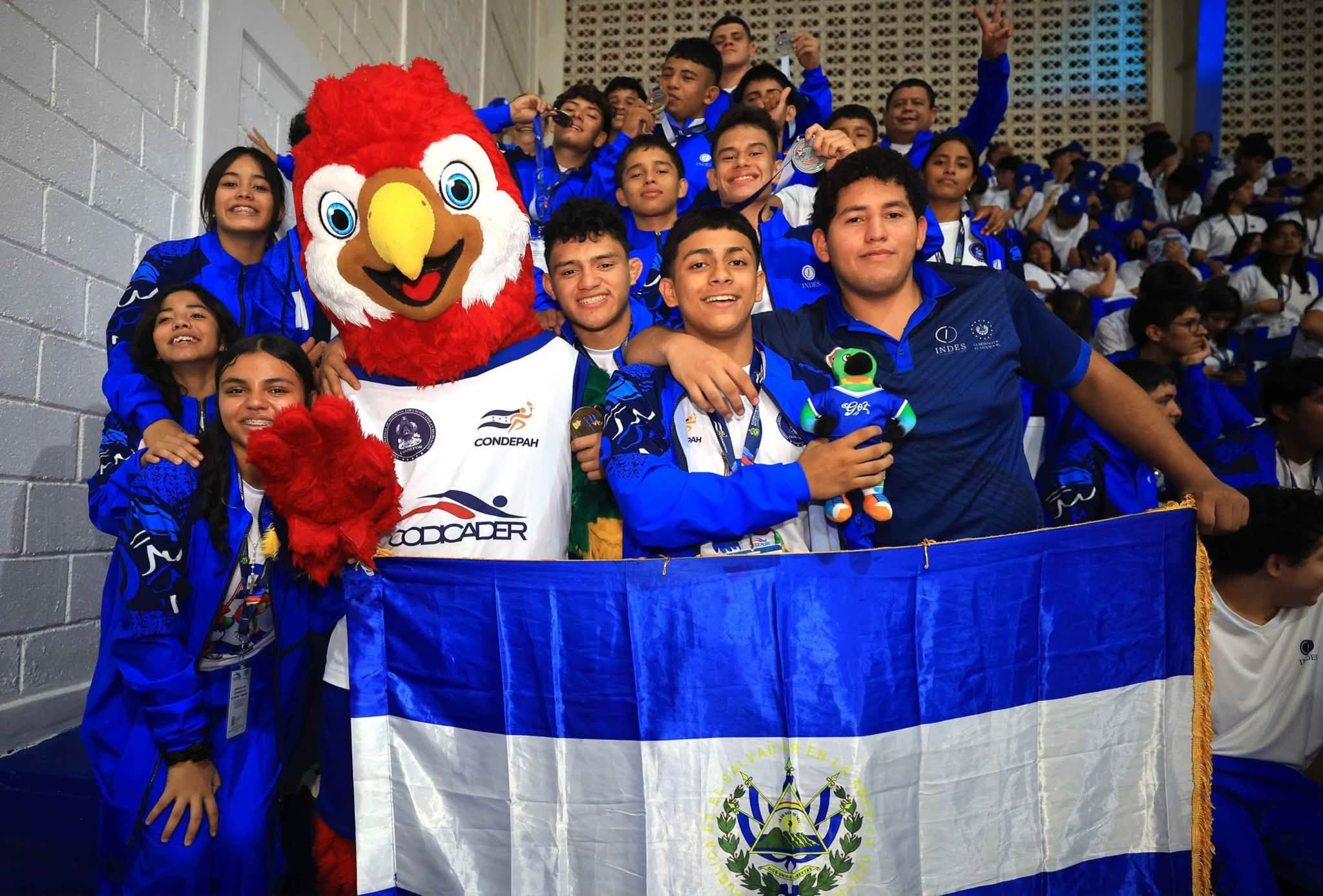 Natación, ajedrez y karate do completaron la cosecha de El Salvador en Codicader 2026 con el oro de Alexandra Meléndez, el título de Carlos Roberto Ibarra y cuatro bronces en karate do. (Foto cortesía Instituto Nacional de los Deportes de El Salvador)