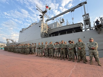 El buque ARM “Usumacinta” atracado